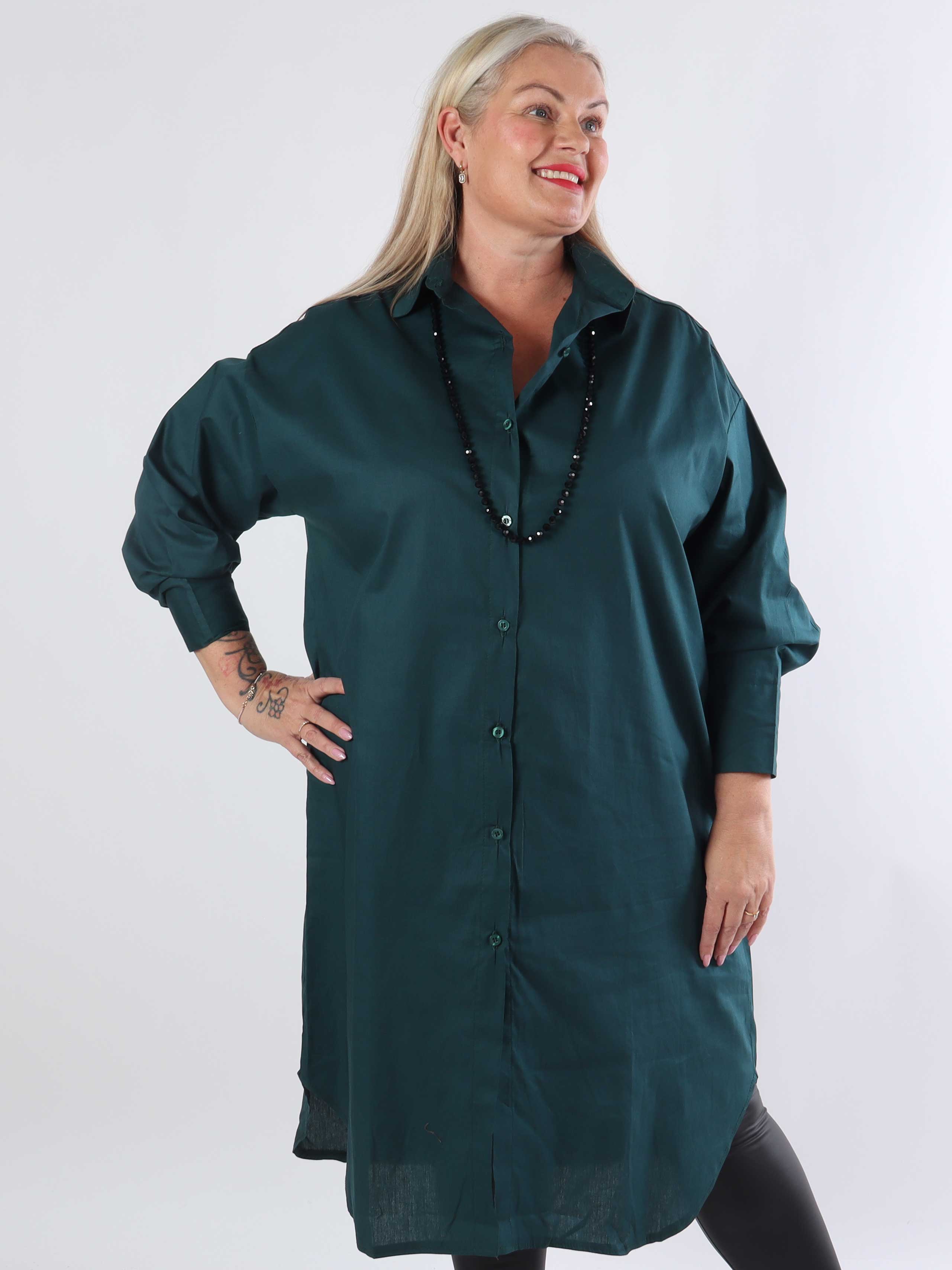 Ceylan - Lång skjortklänning i enfärgad bomull i plusstorlek